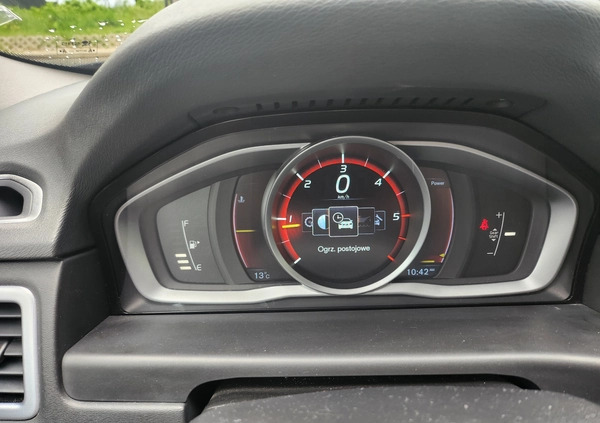 Volvo V70 cena 44900 przebieg: 207000, rok produkcji 2014 z Gdynia małe 106